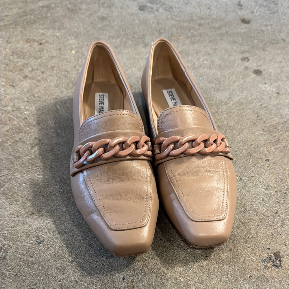 Steve Madden Tan Flats with Sleek Design